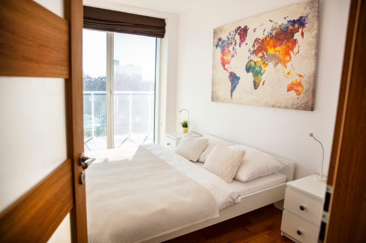 Apartamenty I.M.A Towarowa พอซนาน ภายนอก รูปภาพ